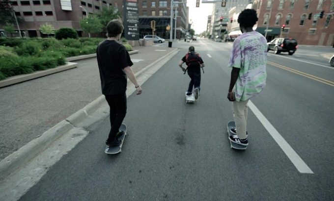 滑板少年 Minding the Gap